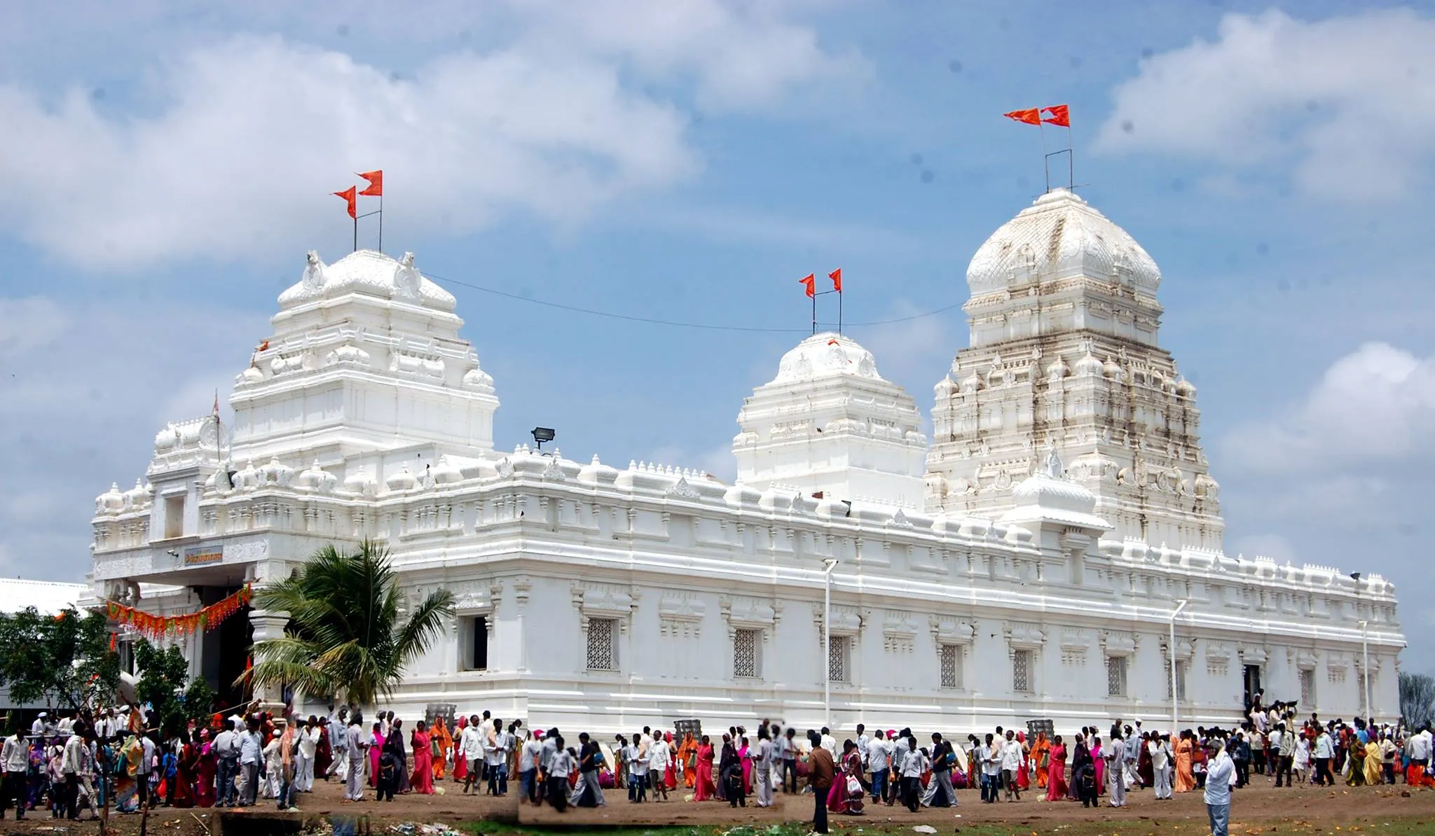 संत ज्ञानेश्वर माऊली चाकरवाडीकर यांचे समाधीस्थळ